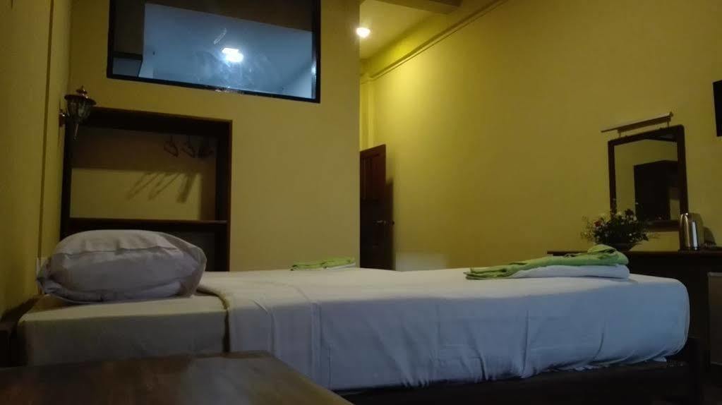Gold Star Hotel Nyaung Shwe Eksteriør bilde