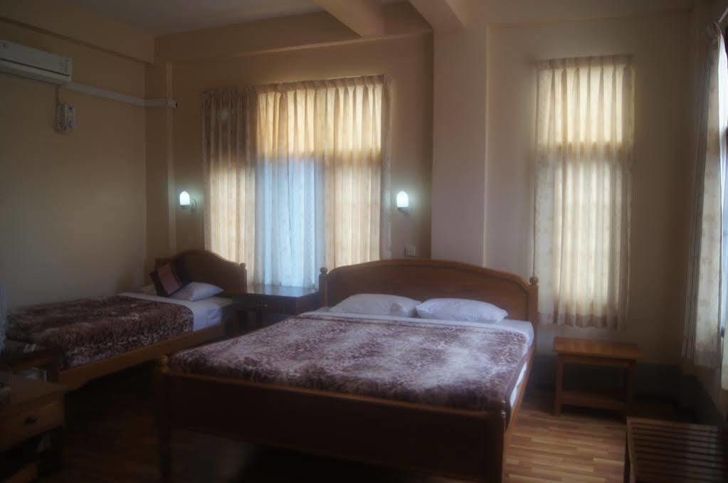 Gold Star Hotel Nyaung Shwe Eksteriør bilde